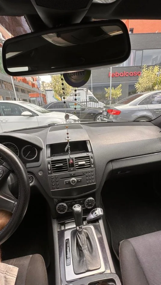 Tirane, shes makine Benz C Class W204 Nafte, gri metalizato automatik 180.000 km 5.500 €