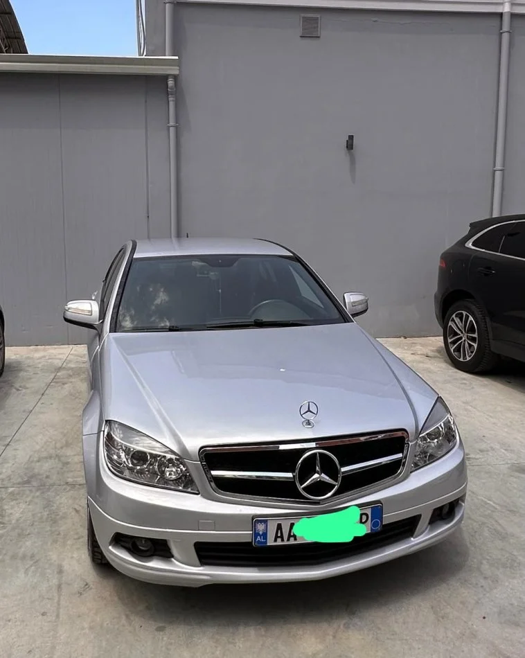 Tirane, shes makine Benz C Class W204 Nafte, gri metalizato automatik 180.000 km 5.500 €