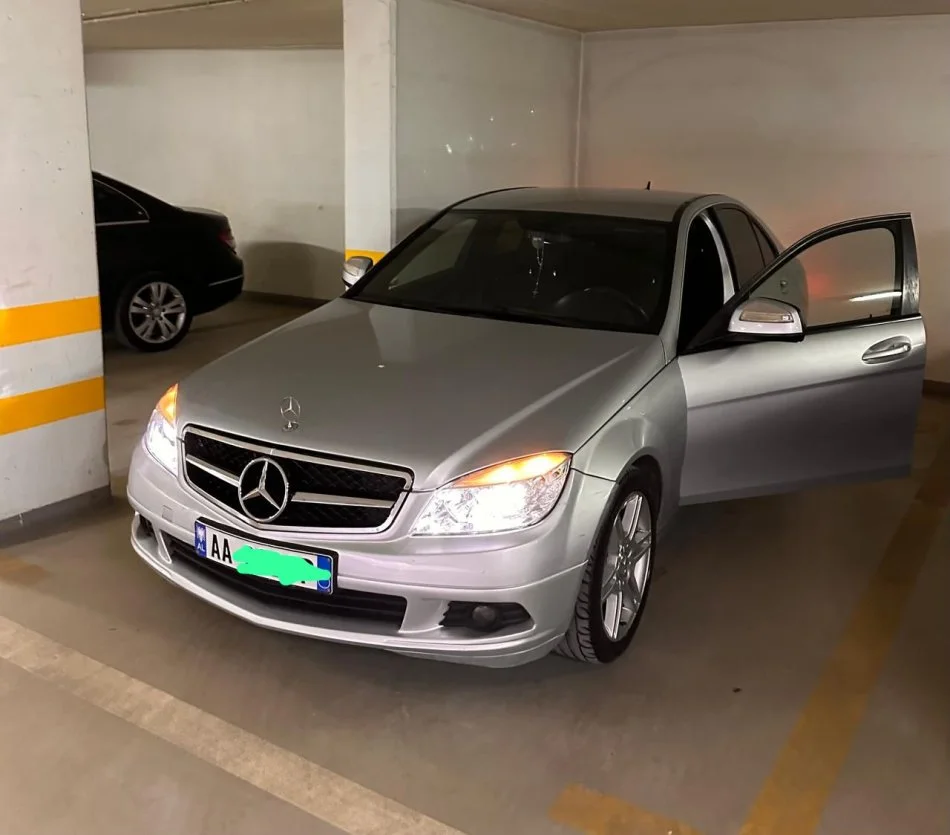 Tirane, shes makine Benz C Class W204 Nafte, gri metalizato automatik 180.000 km 5.500 €