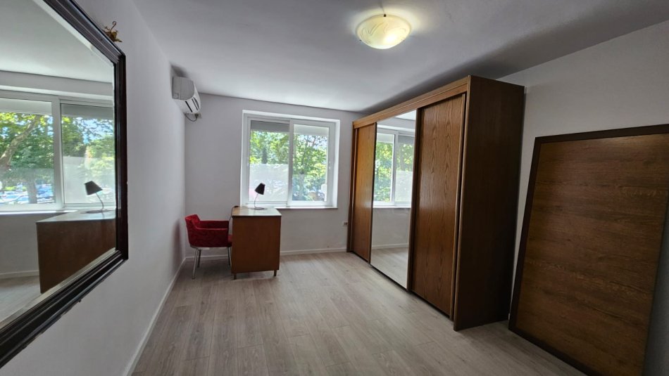 Tirane, jepet me qera apartament 2+1 Kati 1, 65 m² 580 € 