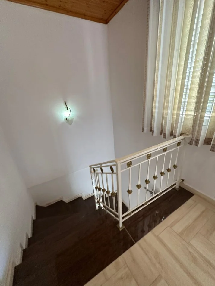 Tirane, jepet me qera Vile 2 Katshe+1 Post Parkimi , 174 m² 650 € (Rruga Jordan Misja)
