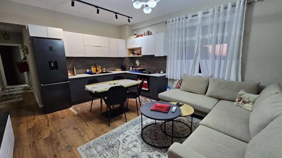 Shqiperi, jap me qera apartament 2+1+Ballkon Kati 2, 80 m² 600 € 