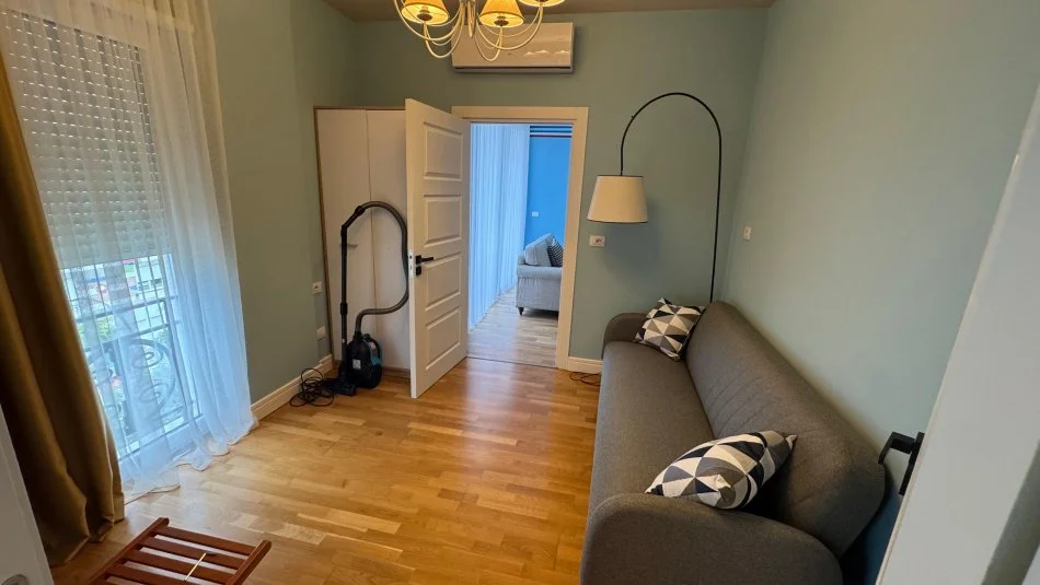 Tirane, jepet me qera apartament 3+1+Ballkon Kati 3, 133 m² 1.500 € (Residenca Kodra e Diellit 2)