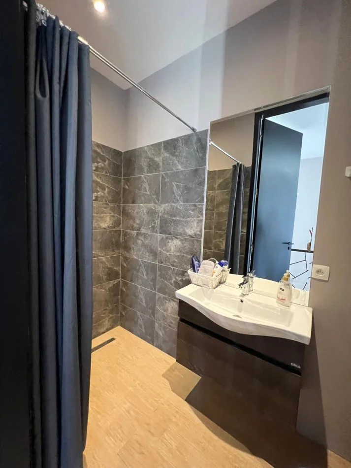 shitet Vile 2 Katshe Kati 2, 3.000 m² 620.000 € (Prane City Park)