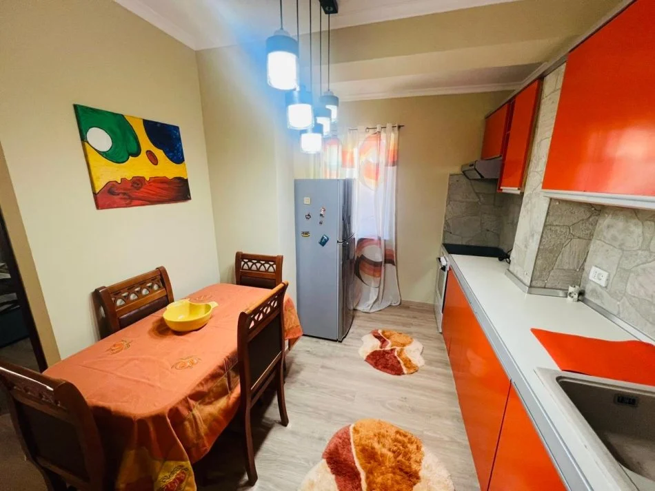 Tirane, jepet me qera apartament 2+1 Kati 4, 70 m² 600 € (Rr kosovareve)