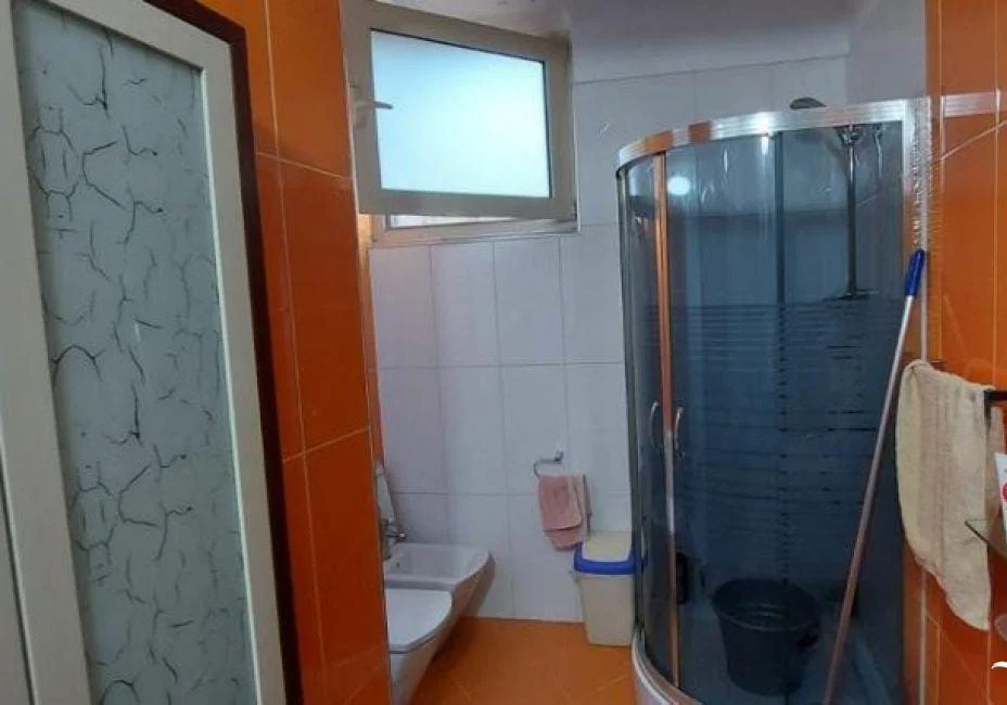 Tirane, jepet me qera apartament 2+1+Ballkon Kati 3, 100 m² 650 € (vasil shanto)