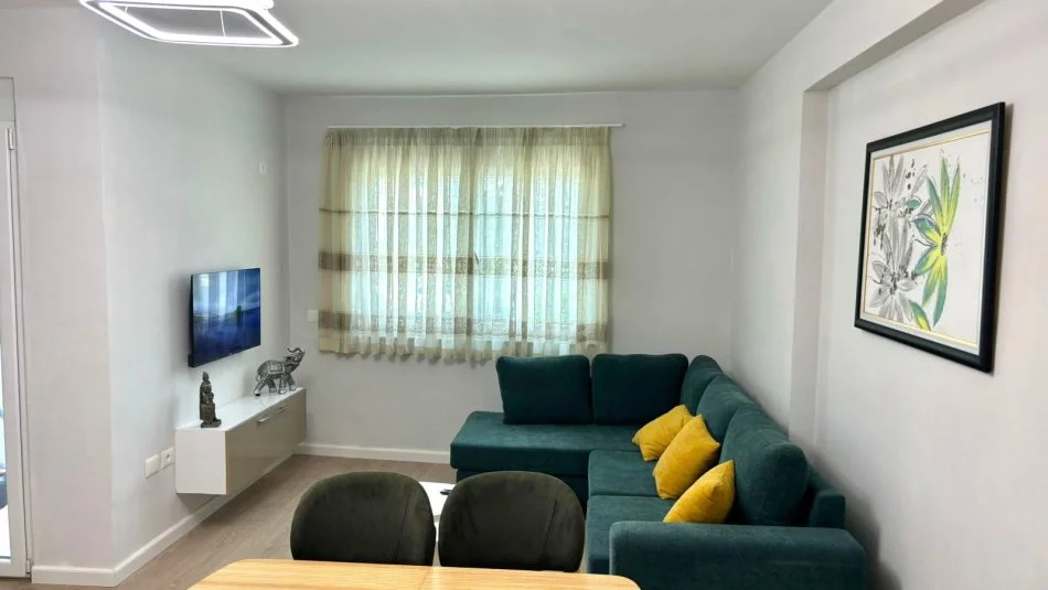 Tirane, jepet me qera apartament 1+1 Kati 4, 75 m² 470 € (Abdyl Pajo)