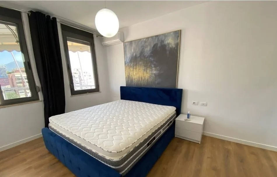 Tirane, jepet me qera apartament 2+1+Ballkon Kati 9, 100 m² 1.000 € (Garda)