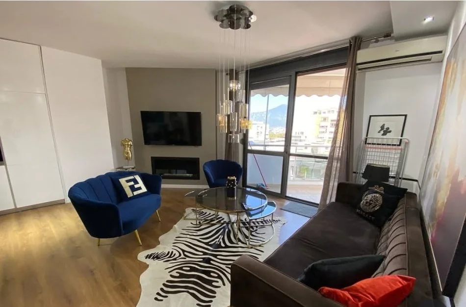 Tirane, jepet me qera apartament 2+1+Ballkon Kati 9, 100 m² 1.000 € (Garda)