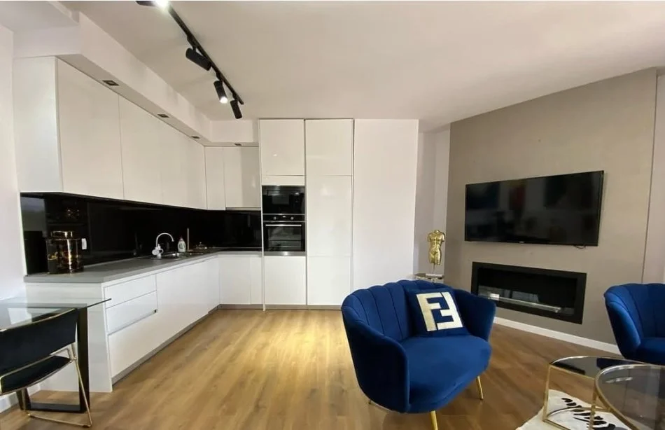 Tirane, jepet me qera apartament 2+1+Ballkon Kati 9, 100 m² 1.000 € (Garda)