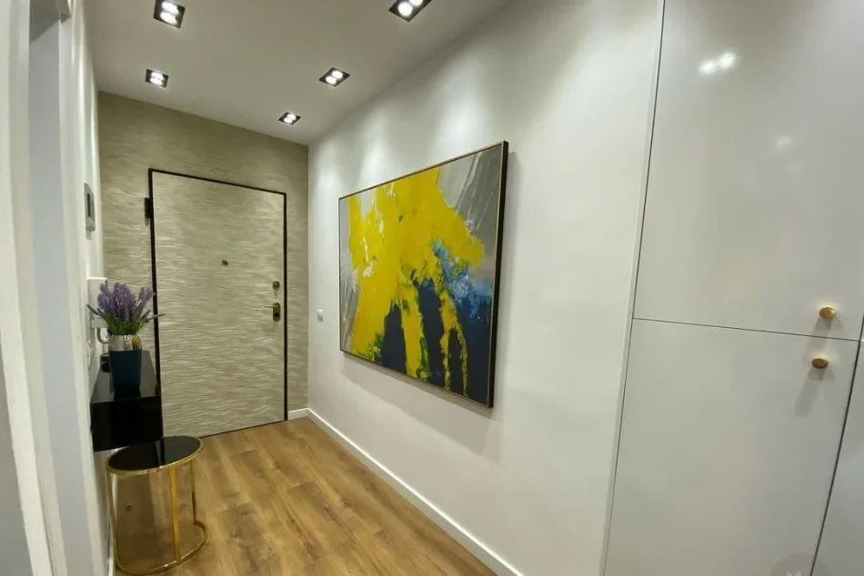 Tirane, jepet me qera apartament 2+1+Ballkon Kati 9, 100 m² 1.000 € (Garda)