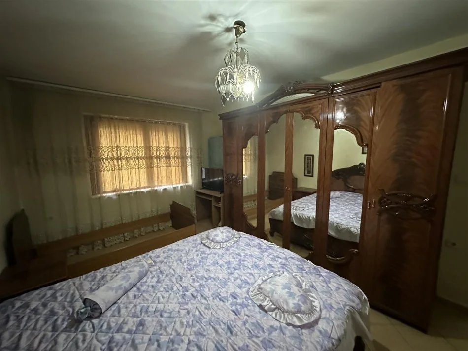 Tirane, jepet me qera apartament 1+1 Kati 1, 70 m² 350 € (Perballe Bar Artistit)