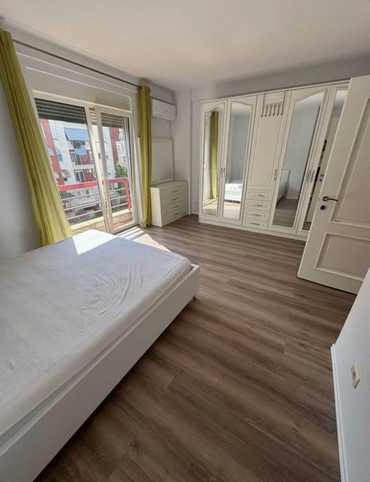 Tirane, jepet me qera apartament 2+1 Kati 4, 100 m² 850 € (Liqeni i Thate, Kompleksi Kolombo)