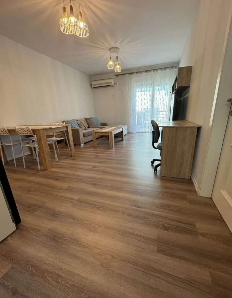Tirane, jepet me qera apartament 2+1 Kati 4, 100 m² 850 € (Liqeni i Thate, Kompleksi Kolombo)