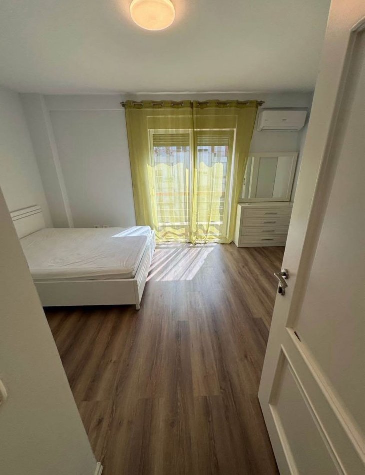 Tirane, jepet me qera apartament 2+1 Kati 4, 100 m² 850 € (Liqeni i Thate, Kompleksi Kolombo)