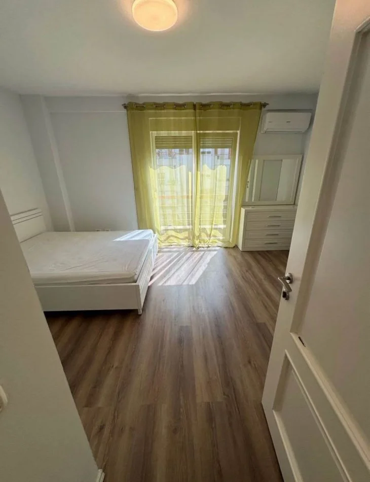 Tirane, jepet me qera apartament 2+1 Kati 4, 100 m² 850 € (Liqeni i Thate, Kompleksi Kolombo)