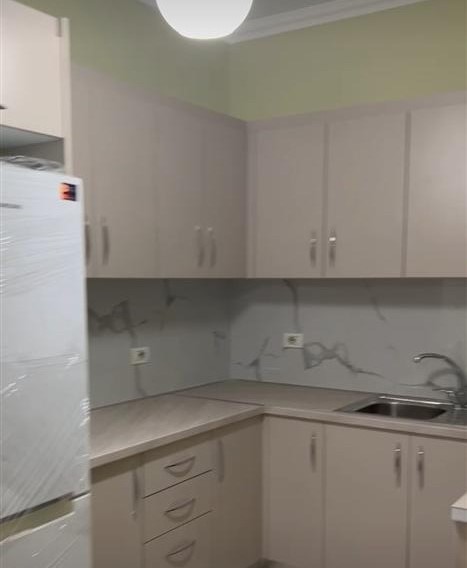 Tirane, jepet me qera apartament 1+1 Kati 5, 74 m² 600 € (Kompleksi Kika)