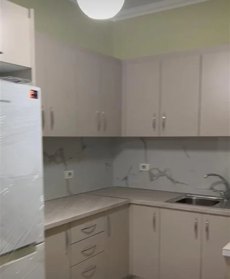 Tirane, jepet me qera apartament 1+1 Kati 5, 74 m² 600 € (Kompleksi Kika)