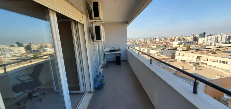 Tirane, jepet me qera apartament 2+1 Kati 8, 142 m² 1.000 € (Komuna Parisit Prane Da Capo)