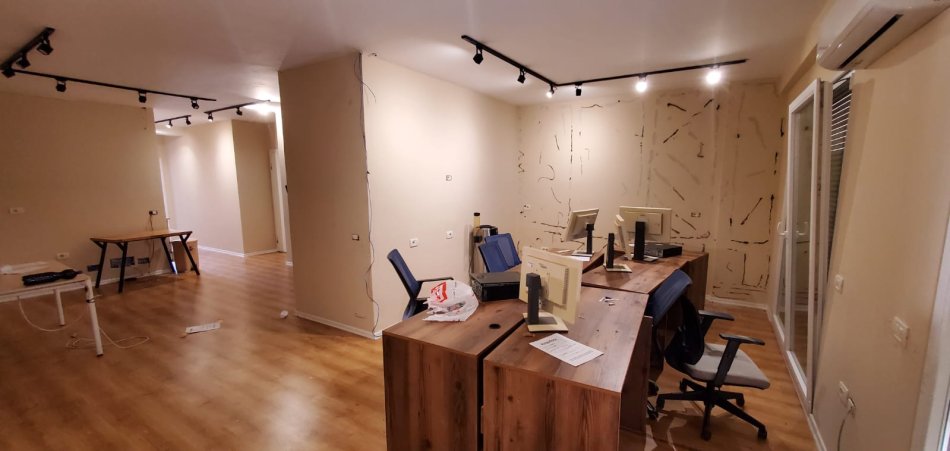 Tirane, jepet me qera apartament 2+1 Kati 8, 142 m² 1.000 € (Komuna Parisit Prane Da Capo)
