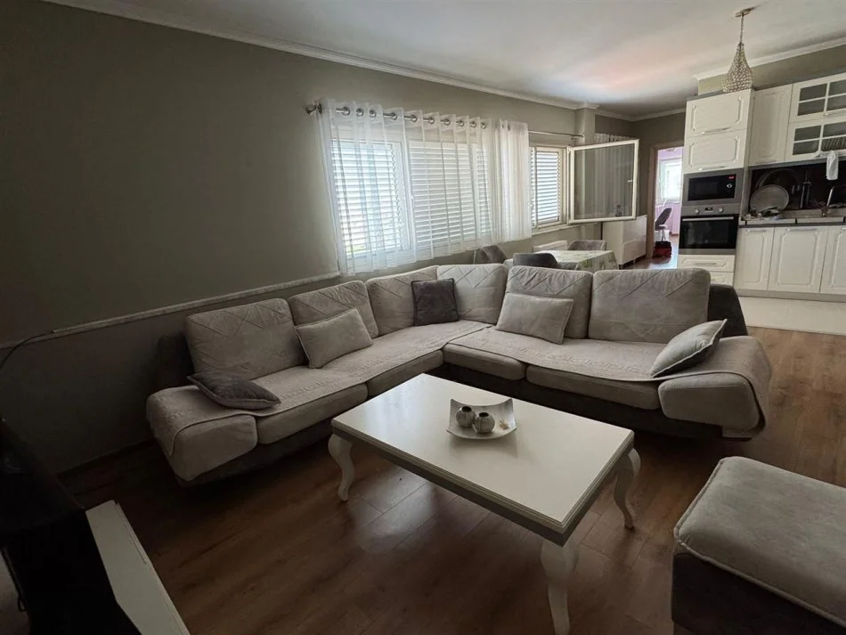 Tirane, jepet me qera apartament 2+1+Ballkon Kati 8, 105 m² 650 € (DON BOSKO)