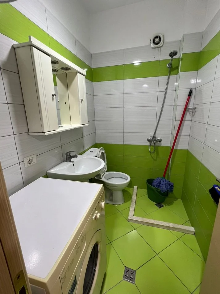 Tirane, jepet me qera garsonier 1+1 Kati 2, 35 m² 300 € (Rruga Besim Alla)