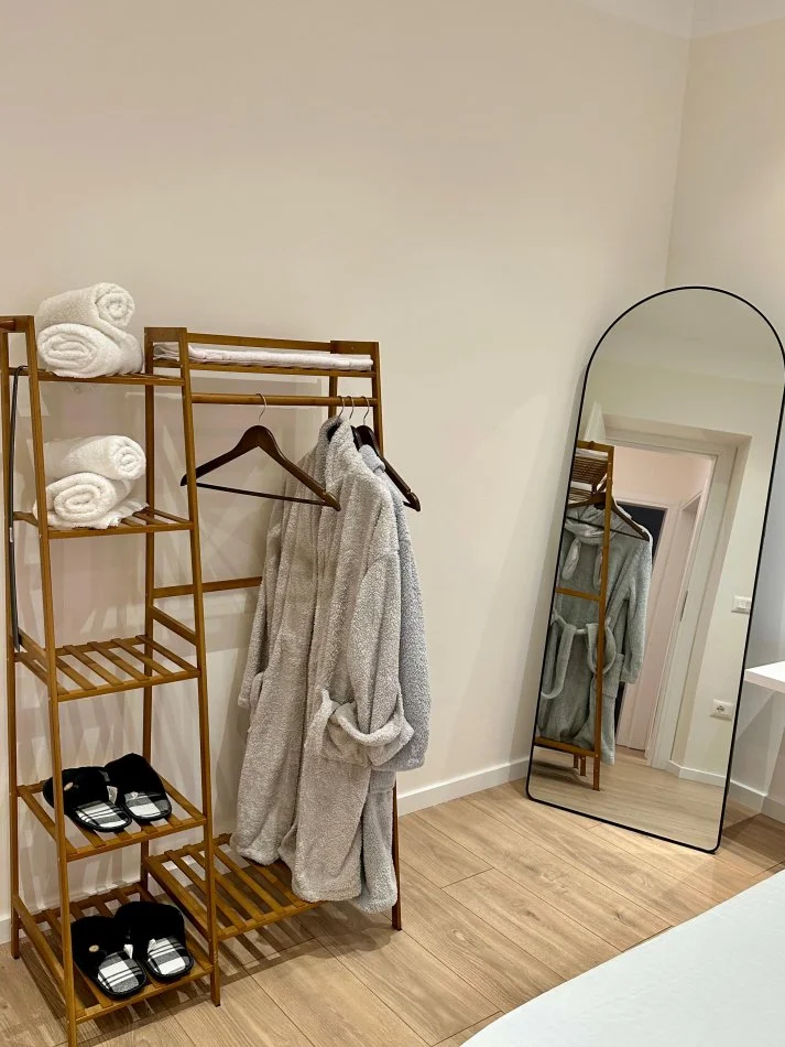 Tirane, jepet me qera apartament 2+1 Kati 3, 85 m² 700 € (Prane Drejtorise se Policise Bulevardi Zhan Dark)