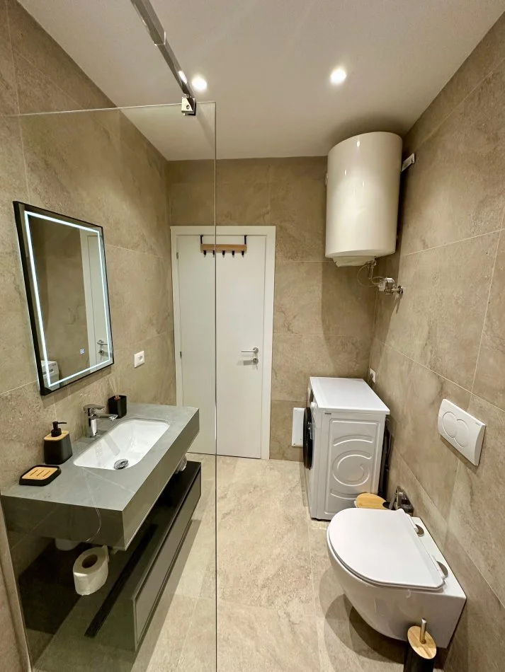 Tirane, jepet me qera apartament 2+1 Kati 3, 85 m² 700 € (Prane Drejtorise se Policise Bulevardi Zhan Dark)