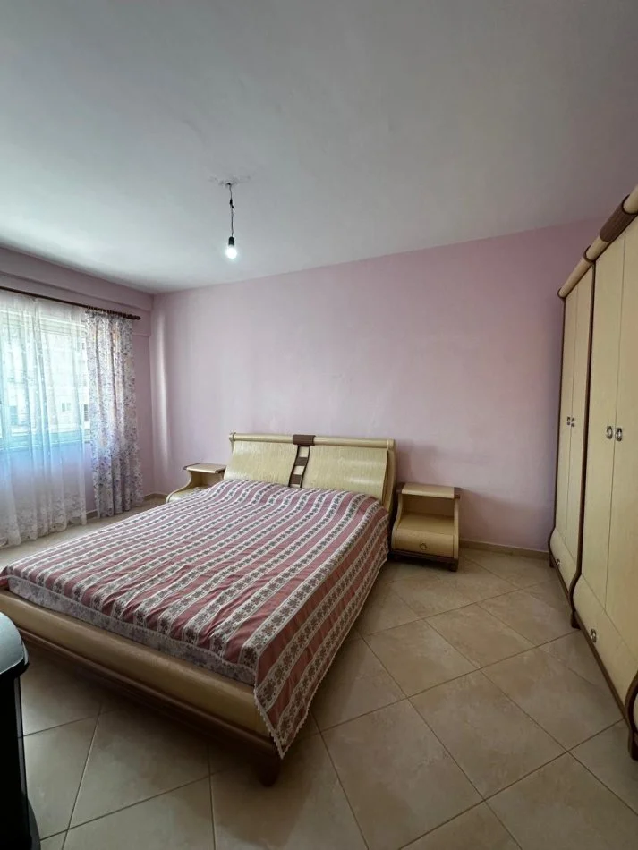 Tirane, jepet me qera apartament 2+1+Ballkon Kati 2, 120 m² 650 € (don bosko)
