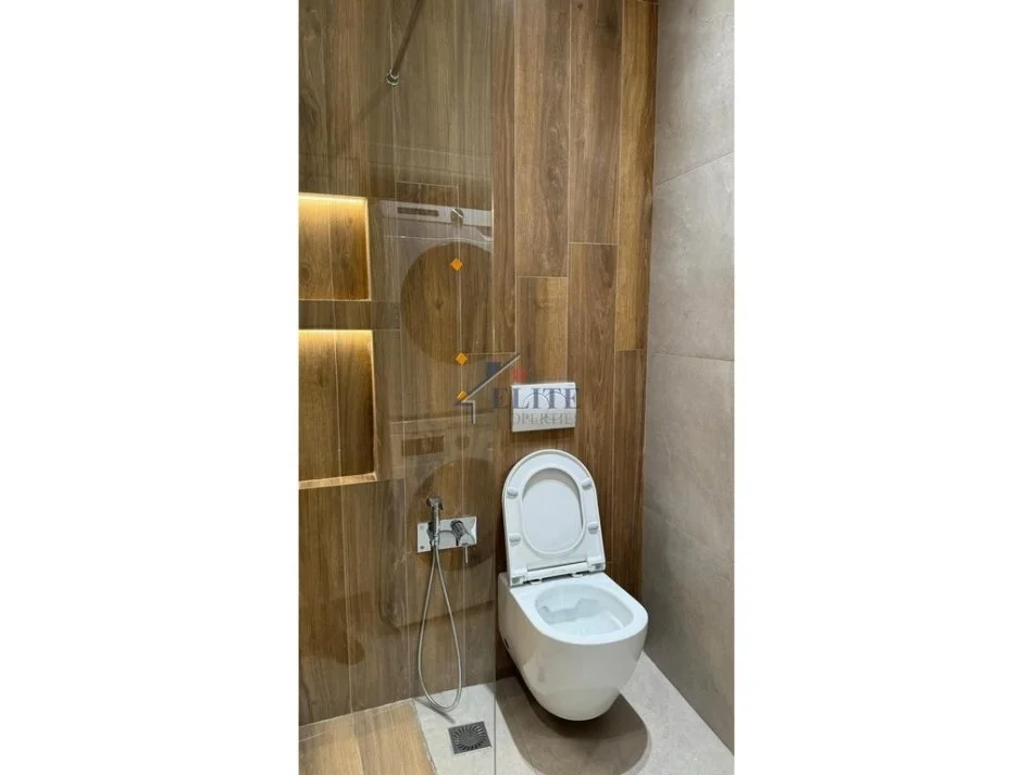 Tirane, jepet me qera apartament 2+1+Ballkon Kati 4, 124 m² 1.800 € 
