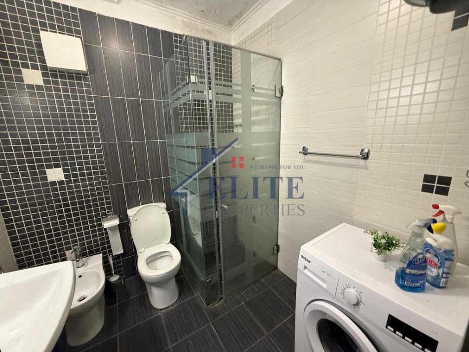 Tirane, jepet me qera apartament 2+1+Ballkon Kati 4, 100 m² 700 € 