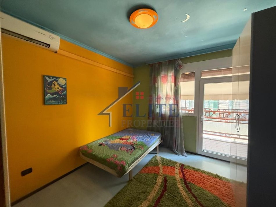 Tirane, jepet me qera apartament 2+1+Ballkon Kati 4, 100 m² 700 € 
