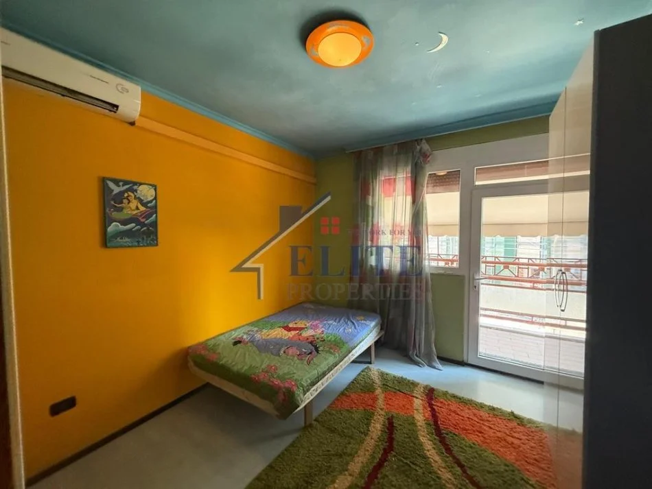 Tirane, jepet me qera apartament 2+1+Ballkon Kati 4, 100 m² 700 € 