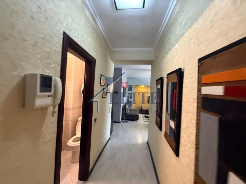 Tirane, jepet me qera apartament 2+1+Ballkon Kati 4, 100 m² 700 € 