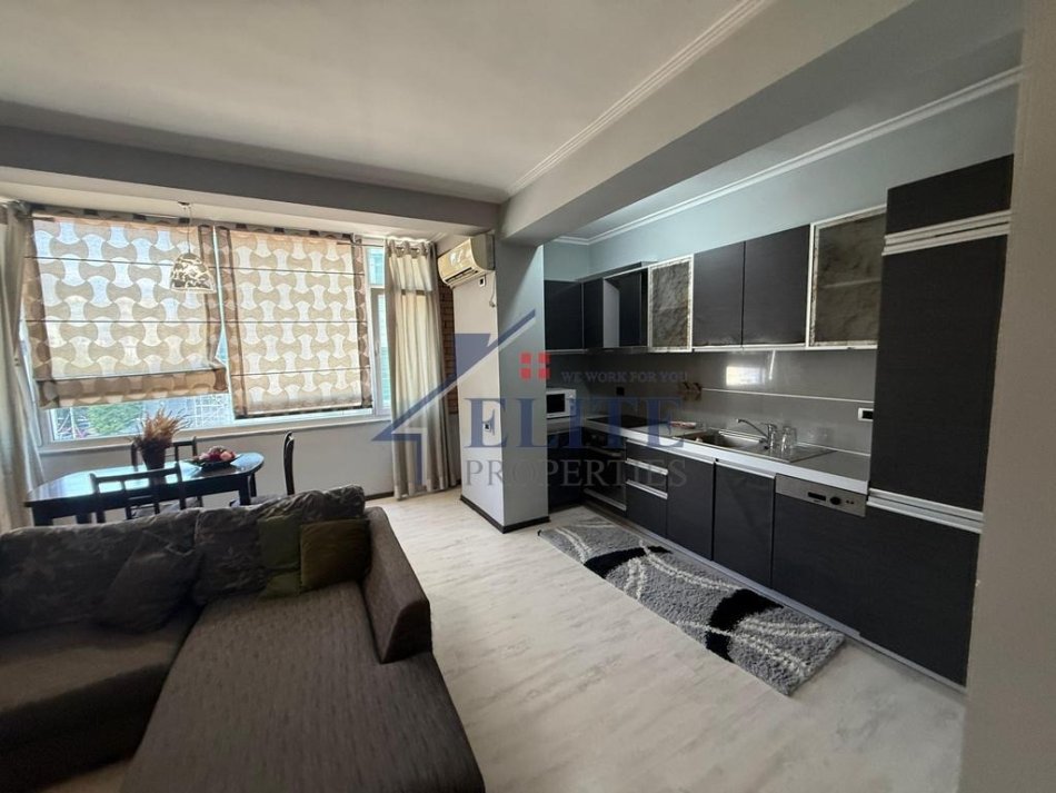 Tirane, jepet me qera apartament 2+1+Ballkon Kati 4, 100 m² 700 € 