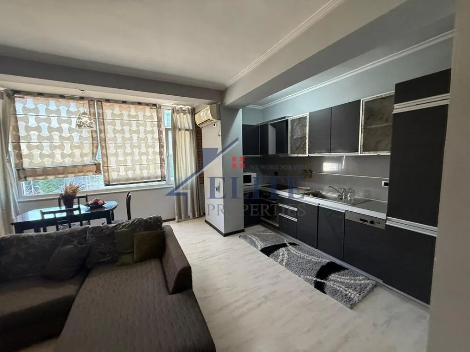 Tirane, jepet me qera apartament 2+1+Ballkon Kati 4, 100 m² 700 € 