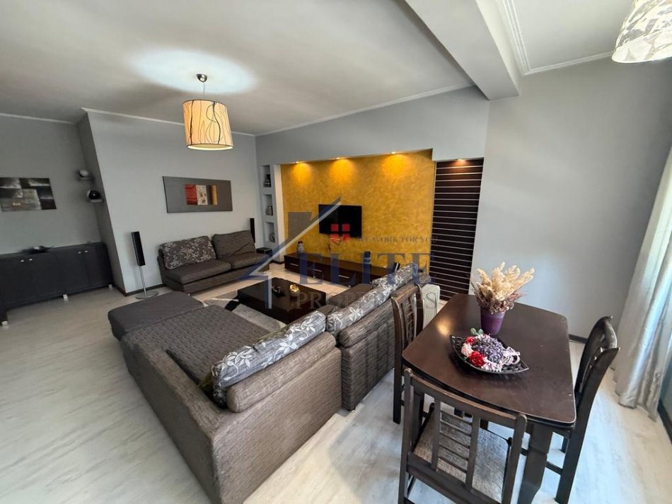 Tirane, jepet me qera apartament 2+1+Ballkon Kati 4, 100 m² 700 € 