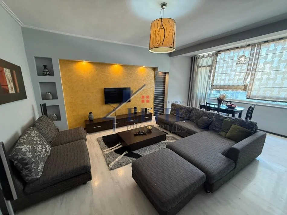 Tirane, jepet me qera apartament 2+1+Ballkon Kati 4, 100 m² 700 € 