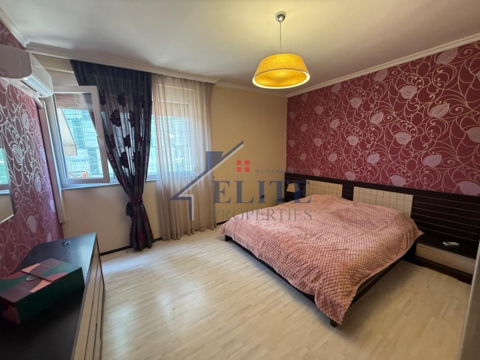 Tirane, jepet me qera apartament 2+1+Ballkon Kati 4, 100 m² 700 € 