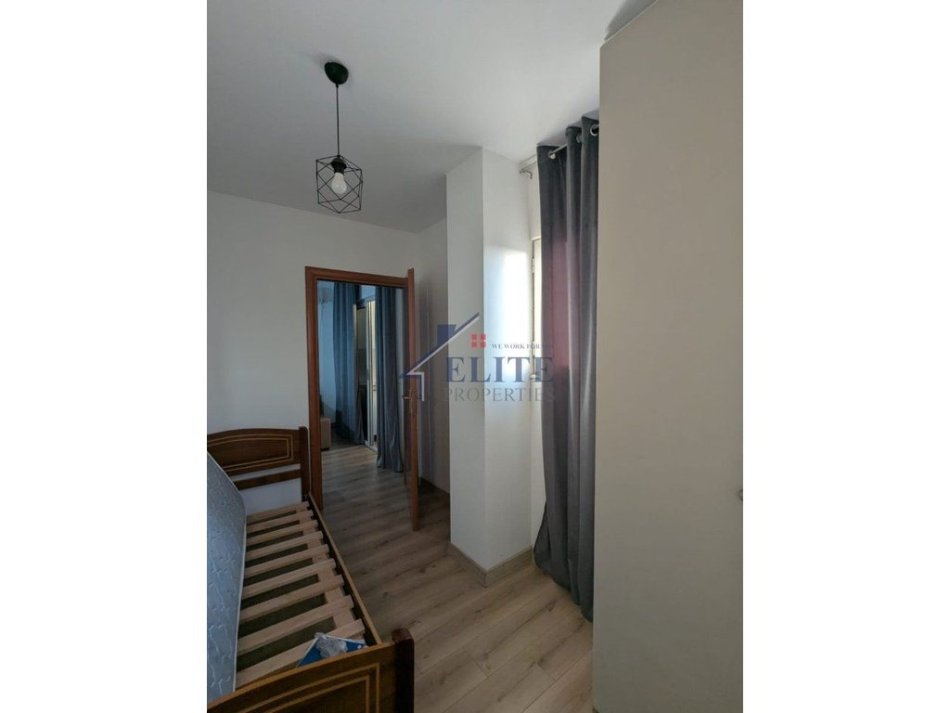 Tirane, jepet me qera apartament 2+1+Ballkon Kati 7, 90 m² 500 € 