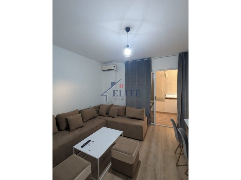 Tirane, jepet me qera apartament 2+1+Ballkon Kati 7, 90 m² 500 € 