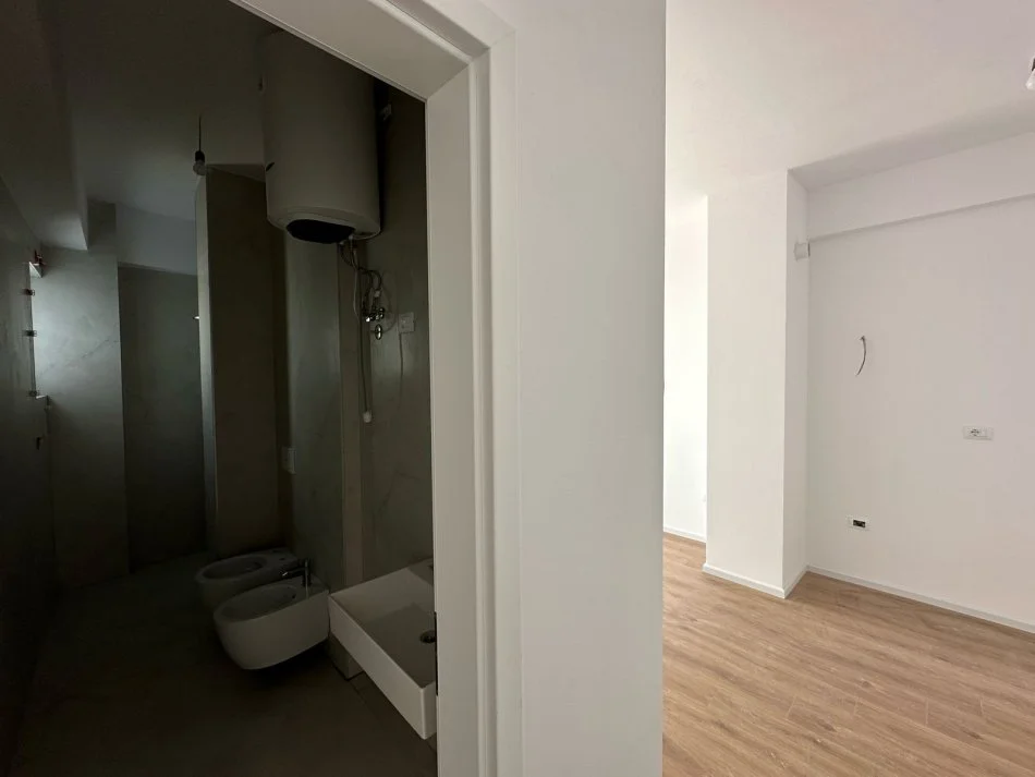 Tirane, Liste me oferta apartament 1+1+Ballkon Kati 3, 55 m² 79.000 € (Rruga Dalip Topi, Prane Unazes se Madhe)