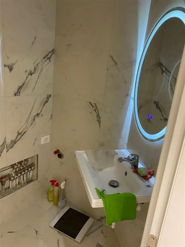 Tirane, jepet me qera apartament 1+1 Kati 5, 70 m² 650 € (Rruga Mine Peza ,Kompleksi Donika Center)