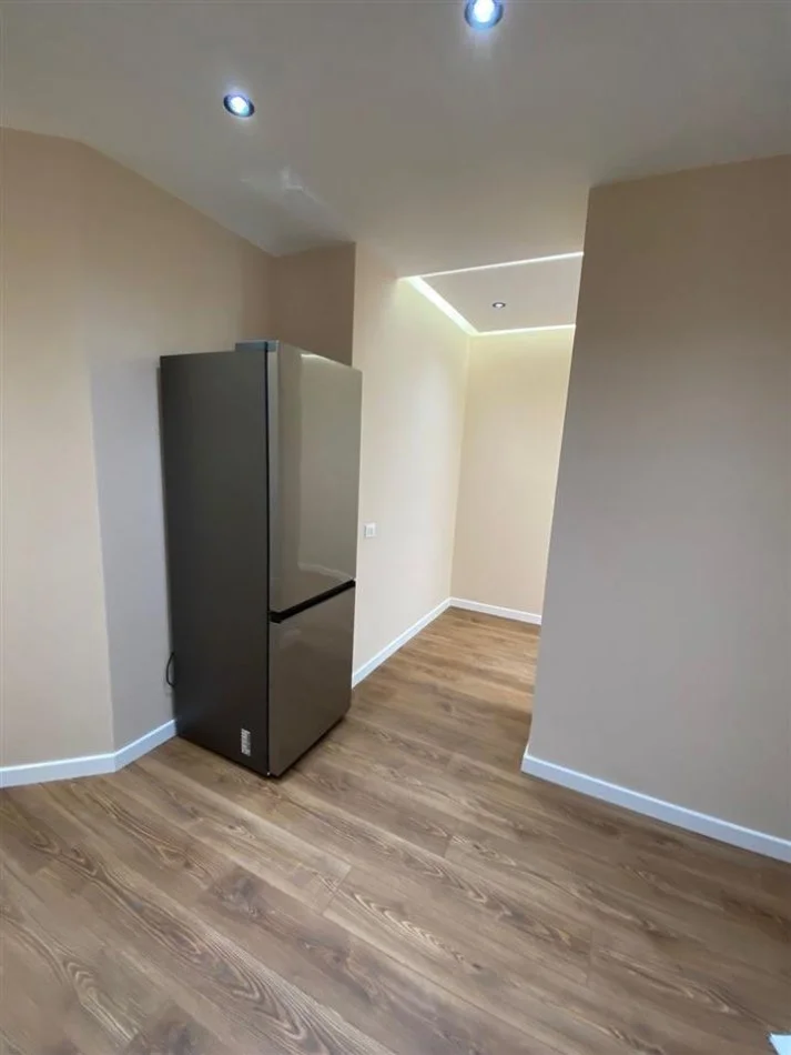 Tirane, jepet me qera apartament 1+1 Kati 5, 70 m² 650 € (Rruga Mine Peza ,Kompleksi Donika Center)