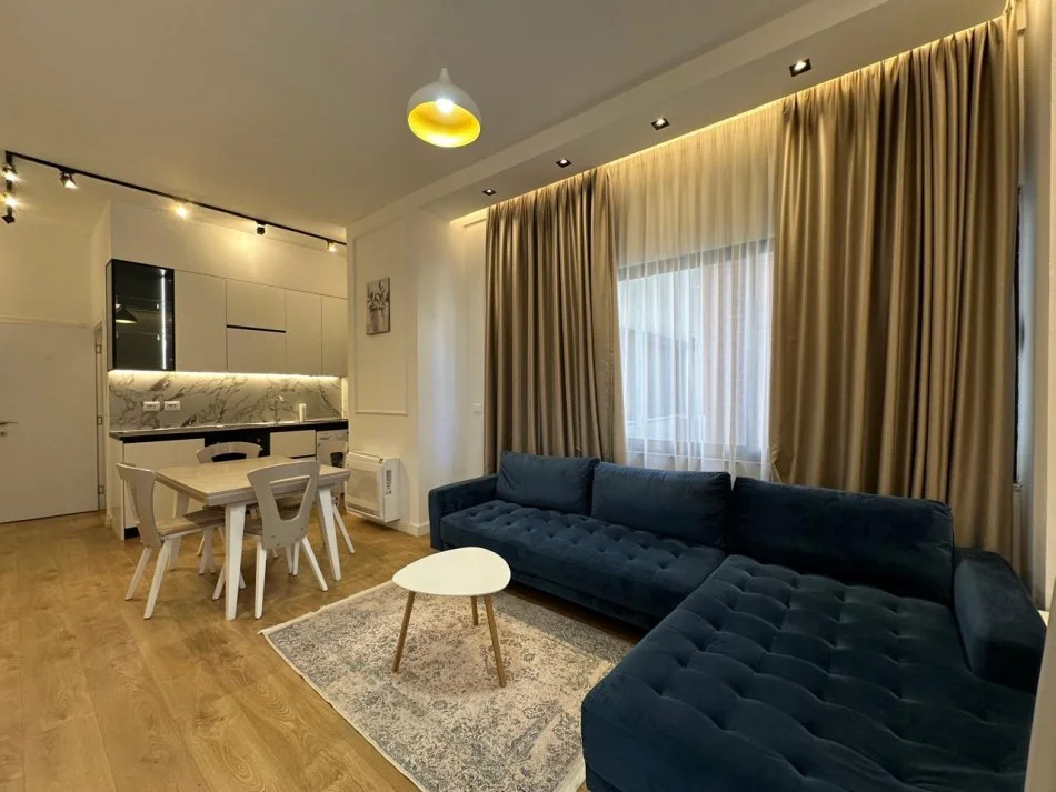 Tirane, jepet me qera apartament 1+1 Kati 2, 65 m² 700 € (Kryqezimi i Komunes se Parisit)