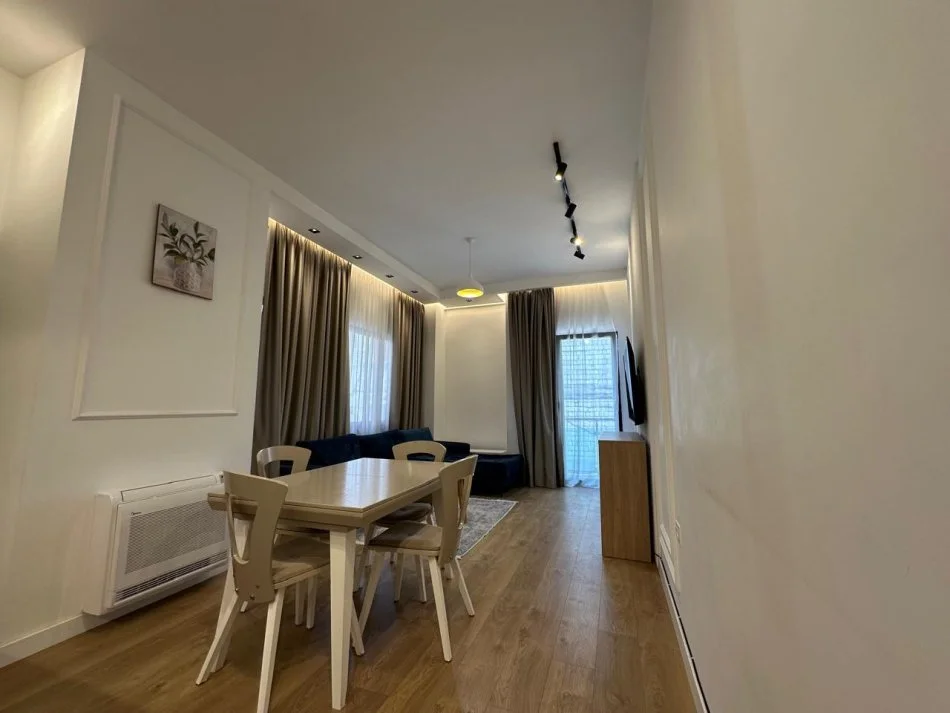 Tirane, jepet me qera apartament 1+1 Kati 2, 65 m² 700 € (Kryqezimi i Komunes se Parisit)