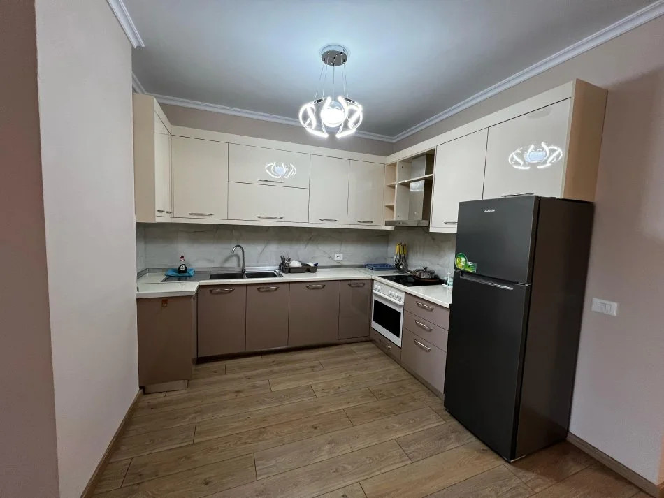 Tirane, jepet me qera apartament 2+1+Aneks+Ballkon Kati 2, 114 m² 1.000 € (Kopshti Botanik)