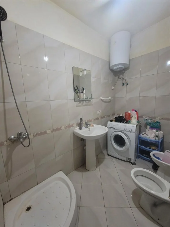 Tirane, shitet apartament 2+1 , 145.000 € (Astir prane rrethit)