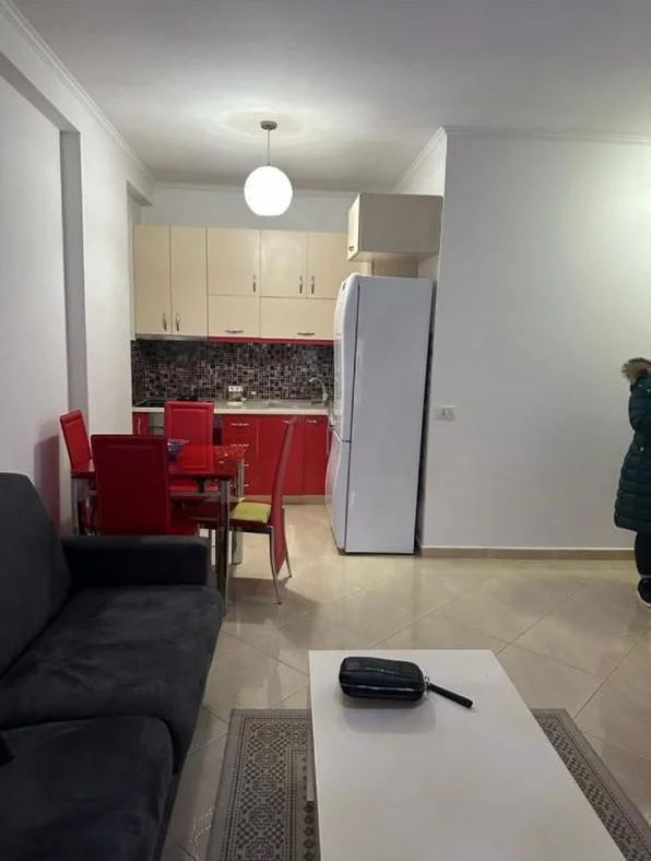 Tirane, jepet me qera apartament 1+1 , 450 € (Astir, Eja studio)