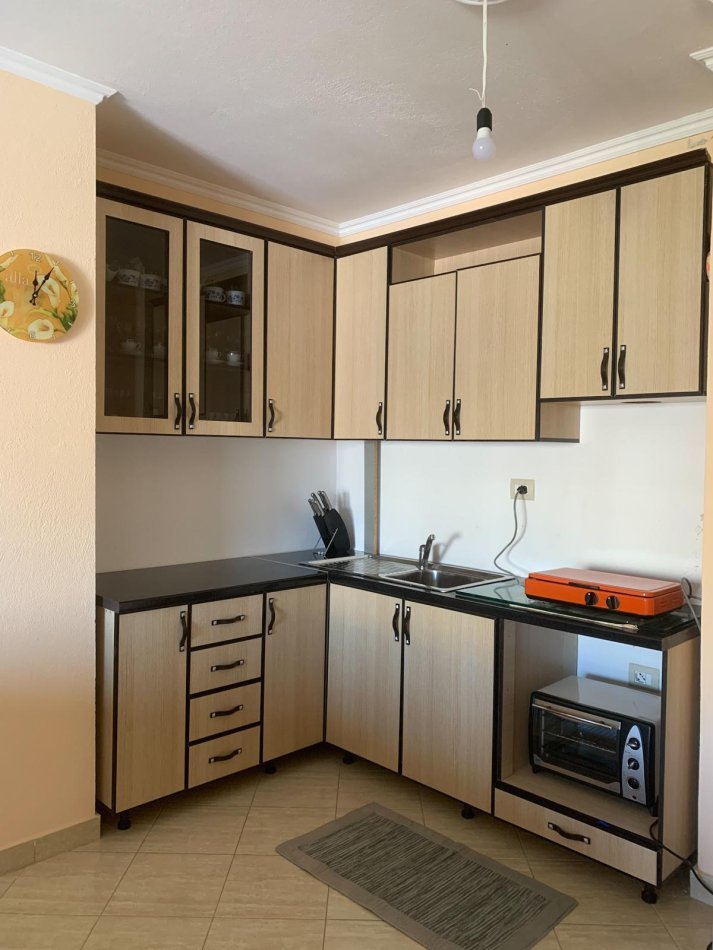 Shkembi Kavajes, jepet me qera apartament 2+1 , 76 m² 82.940 € (Shkembi i Kavajes, perballe Hotel Bellavista)